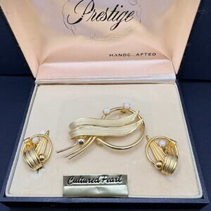 Vintage Prestige Gold Tone Leaf w/ Faux Pearls Brooch Clip On Earrings Box Set